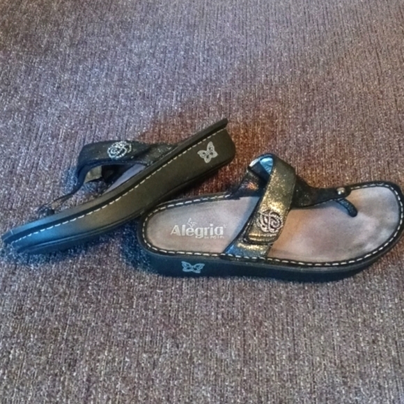 Alegria Shoes - 🖤Alegria🖤 - Metallic Sheen Black Sandal